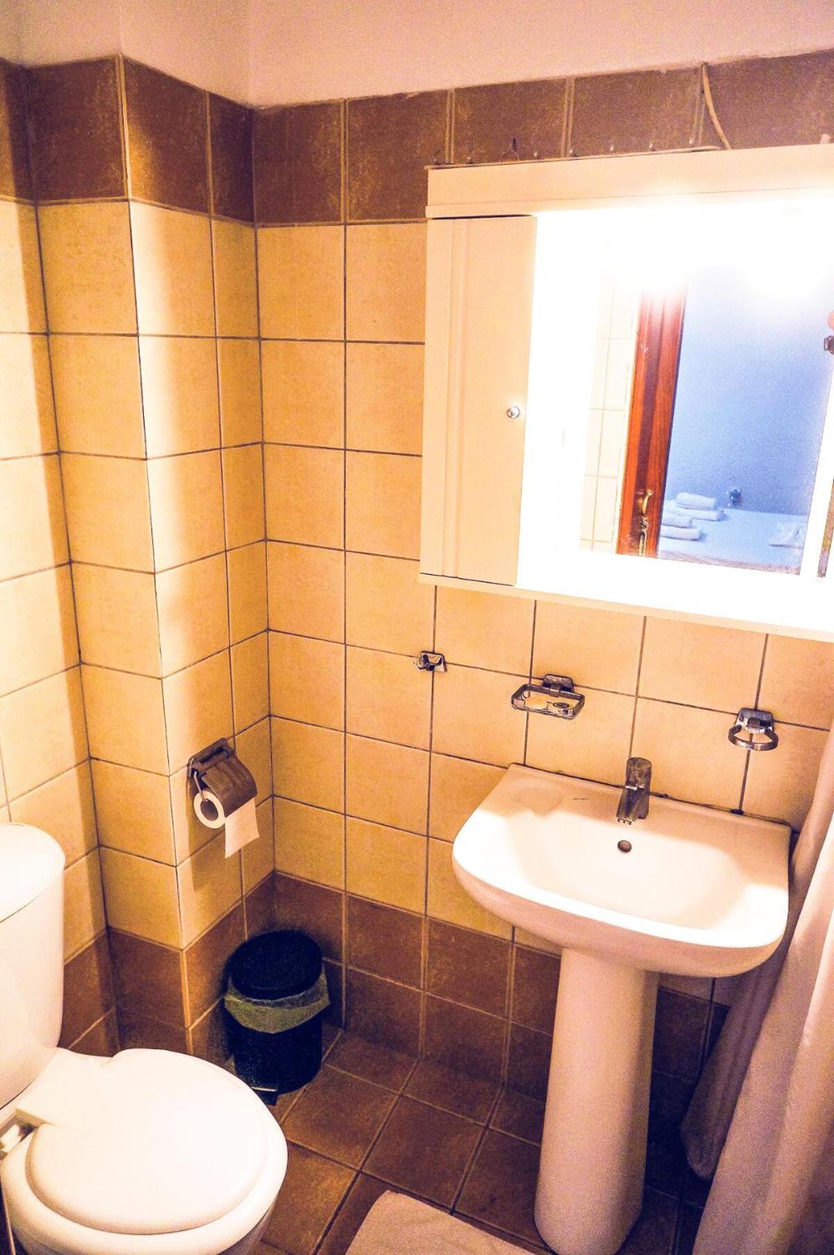 Cozy Budget Apartments In The Heart Of Fira Екстериор снимка
