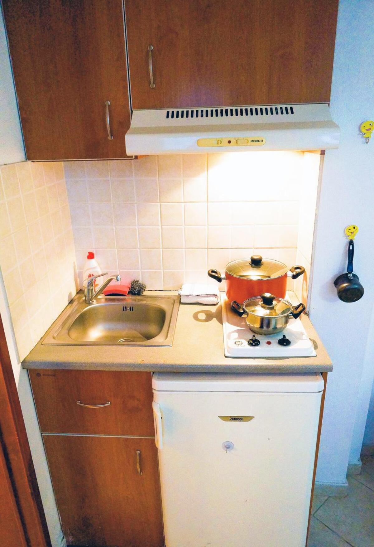 Cozy Budget Apartments In The Heart Of Fira Екстериор снимка