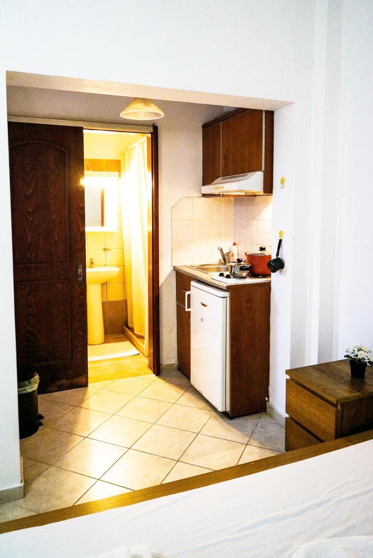Cozy Budget Apartments In The Heart Of Fira Екстериор снимка